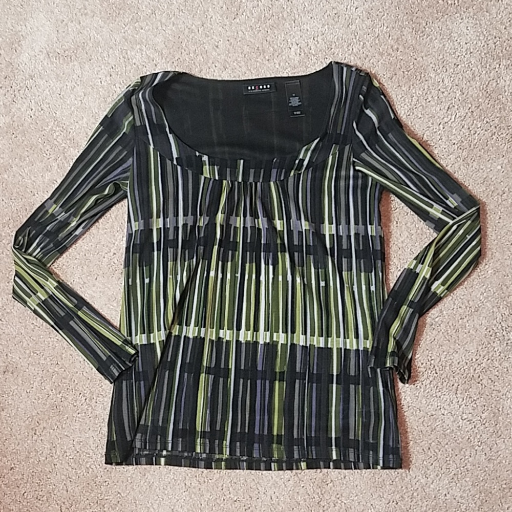 Axcess sheer black and green top size medium
